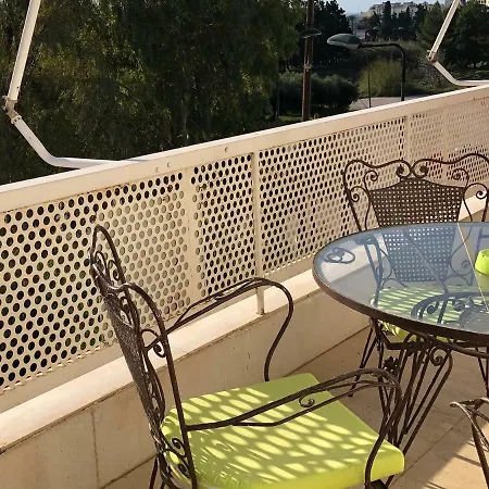 Appartement Cozi Aparment Near The Beach